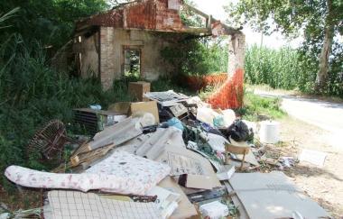 Discarica abusiva a Ponte di Ferro