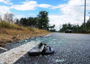 Un intervento dellelisoccorso e il luogo del grave incidente stradale a Staffoli 