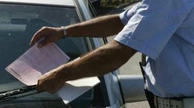 Il vigile ligio al dovere multa l'auto della Finanza
