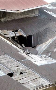 Il tetto crollato in via dell’Angiolo