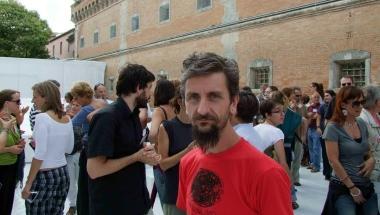 <b>LOSPITE </b>Ascanio Celestini alla fine dello spettacolo  