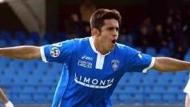 Il “volo” del brasiliano Citadin Martins Eder dopo uno dei 27 gol segnati nell’ultimo campionato di serie B: per il bomber c’è l’offerta del Brescia