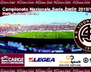 <b>TRIGLIA CARD.</b> A sinistra la tanto discussa tessera del tifoso e (sopra) unimmagine dellabbonamento per il campionato 2010-2011   