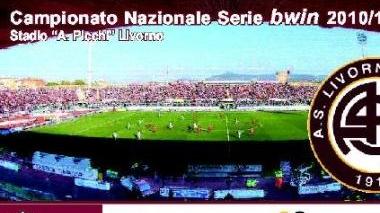 <b>TRIGLIA CARD.</b> A sinistra la tanto discussa tessera del tifoso e (sopra) un’immagine dell’abbonamento per il campionato 2010-2011