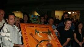 A sinistra il sindaco di Lamporecchio Giuseppe Chiaramonte con il palio