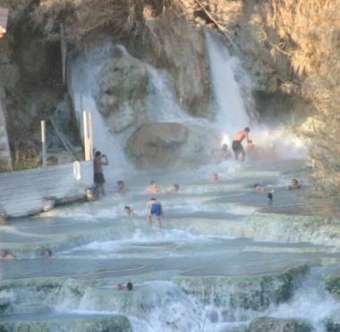 <b>CASCATELLE.</b> Nei pressi delle Terme di Saturnia       