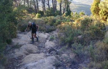 Massimo Russo durante la gara lungo i sentieri elbani alcuni resi impraticabili dalla scarsa manutenzione 