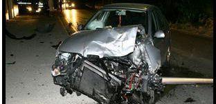 <b>SCONTRO NELLA NOTTE.</b> Una delle auto coinvolte nell incidente che &egrave; costato la vita a Mioara Gagiu 