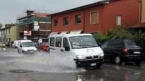 Strade e cantine allagate dopo la pioggia in tutta la Valdinievole