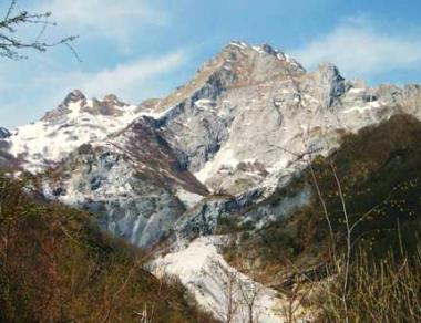 Una veduta delle Alpi Apuane      