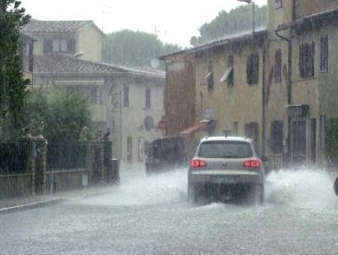 Via Selmi, a Ghezzano, allagata 