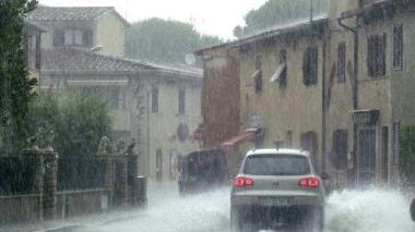 Via Selmi, a Ghezzano, allagata