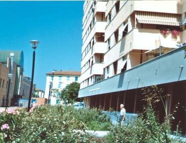 Il condominio Mtr in via Sacco e Vanzetti a Pontedera 