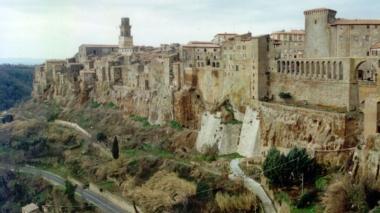 <b>SUL BUS.</b> I ragazzi sono tutti uguali e tutti hanno gli stessi diritti A sinistra Pitigliano