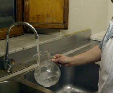 Un rubinetto dellacqua potabile in unabitazione 