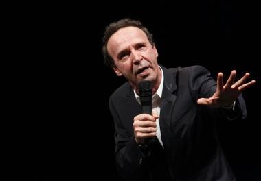 Il grande Roberto Benigni stasera sar&agrave; il mattatore del recital di chiusura del Melody 