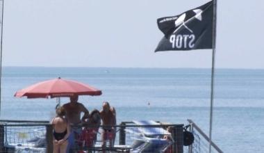 Domani bandiere nere negli stabilimenti balneari