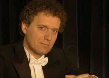 <b>AL PIANO.</b> Andrea Lucchesini 