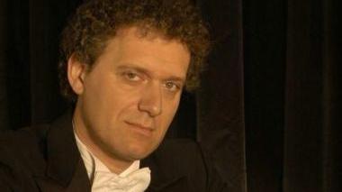 <b>AL PIANO.</b> Andrea Lucchesini
