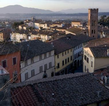 Uno scorcio panoramico del centro storico di Montopoli Valdarno   