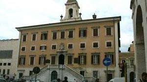 Per i dirigenti la crisi non esiste