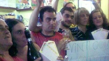 Un momento dei festeggiamenti nella ricevitoria Biffi Bar di Bagnone