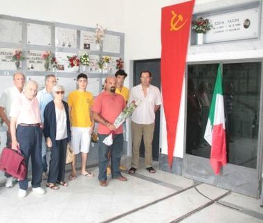 La cerimonia alla cremazione 