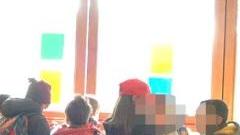 L’uscita dei bambini dalla scuola di via Torino