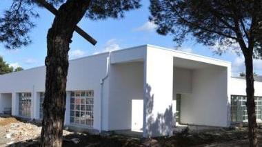 La nuova scuola di via Vico durante la costruzione