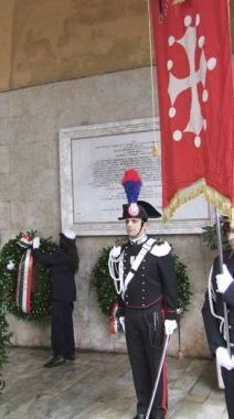 Onori al monumento ai Caduti alle logge di Palazzo Gambacorti 