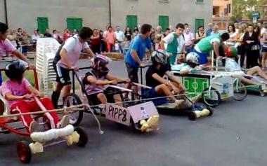 Una sfida tra carretti a San Pierino   