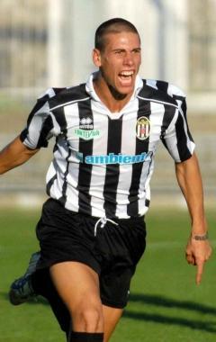 Il centrocampista delle zebre Bartolomei 