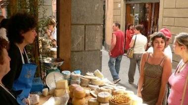 Uno dei tanti stand dei produttori di formaggio