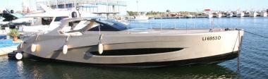Lite tra cantieri, pignorato yacht