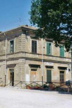 <strong> L’edificio dell’ex stazione ferroviaria di Volterra non è interessato dal progetto dell’elisuperficie. Si punta sull’area adiacente: ci sorgerà un fabbricato per gli impianti di sicurezza e la sosta delle ambulanze. </strong>