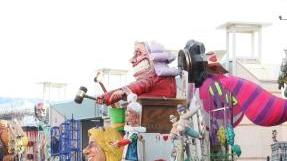 <b>MOVIMENTI.</b> I carri alla Cittadella per la prima uscita del Carnevale 2010
