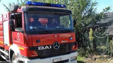La rimessa andata a fuoco in via di Forramoro