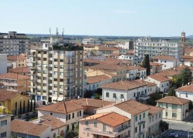 Veduta panoramica di case a Cecina 
