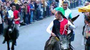 <b>CIUCHI DI LEGNO.</b> A Roccastrada quest’anno un palio più goliardico del solito