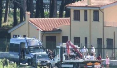 Il Comune consegna le case ai rom, tensione per le famiglie escluse