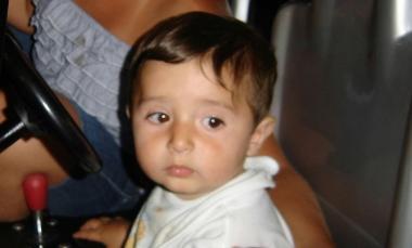  Oggi il piccolo Filippo spegna la sua prima candelina sulla torta.