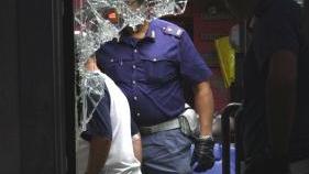 Devastano negozio di pachistani: denunciati