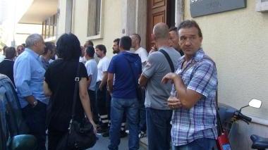 <b>FRATELLI ELIA.</b> La protesta dei lavoratori davanti alla sede della Confindustria