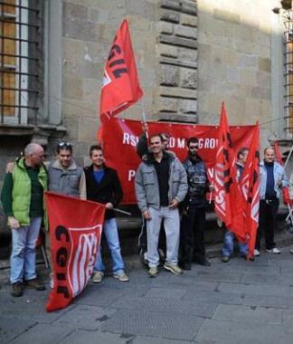Un presidio degli operai della Cdm (Vip)  