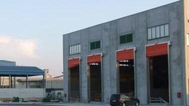 <b>ERRE ERRE.</b> L’ingresso dell’impianto per produrre bricchette