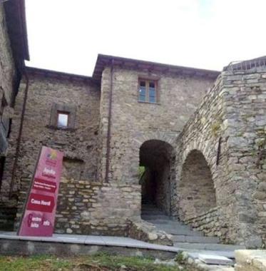 La restaurata abitazione di Anacarsi Nardi nel suggestivo borgo di Apella            