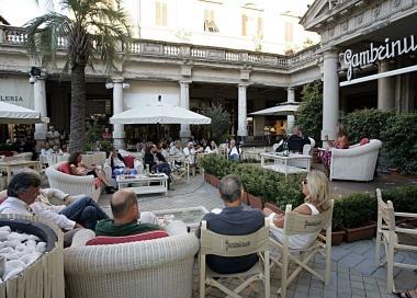 La platea del Gambrinus durante lintervento di Oliviero Beha 