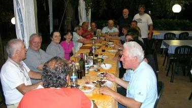 Funghi e carne alla brace: così si mangia a Buti