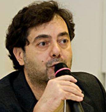 A sinistra, Tommaso Pincio A destra, uno dei video in gara   
