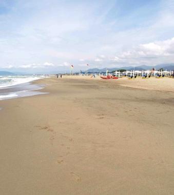 <b>SPIAGGIA MANGIATA.</b> Fenomeni di erosione a Forte dei Marmi  